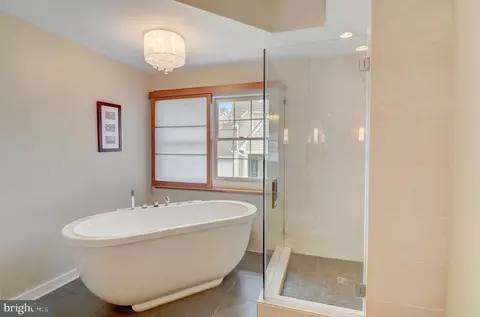Bath - 1109 Northwind Dr, Reston, VA 20194 photo 6 of 11