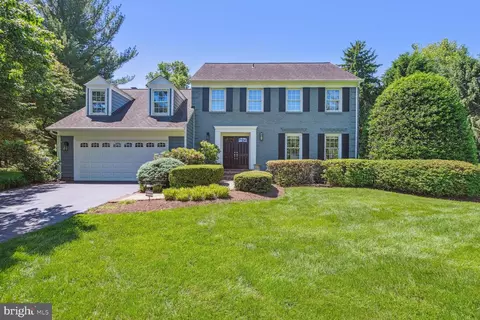 2700 Pony Farm Ct, Oakton, VA 22124