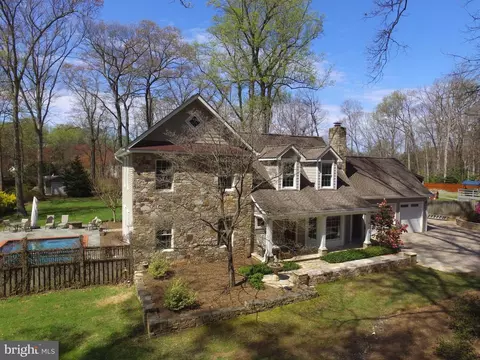 4806 Spruce Ave, Fairfax, VA 22030