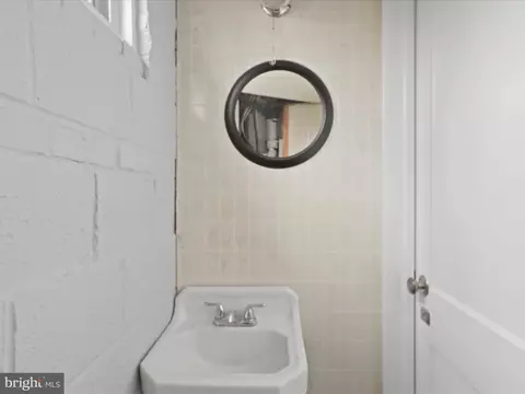 Bath - 7519 Havelock St, Springfield, VA 22150 photo 3 of 3