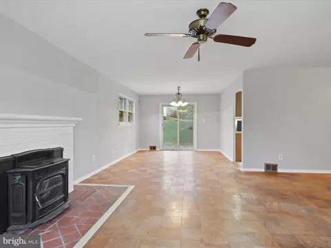 Living - 7519 Havelock St, Springfield, VA 22150 photo 3 of 5