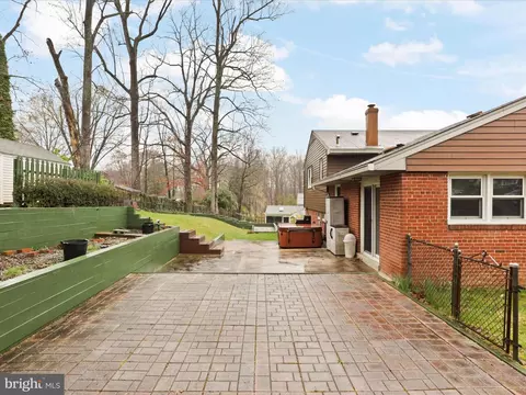 Exterior - 7519 Havelock St, Springfield, VA 22150 photo 6 of 10