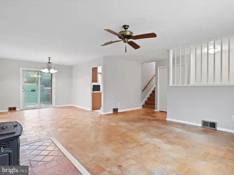 Living - 7519 Havelock St, Springfield, VA 22150 photo 4 of 5