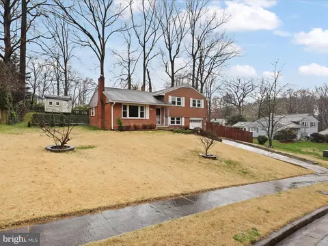 Exterior - 7519 Havelock St, Springfield, VA 22150 photo 5 of 10
