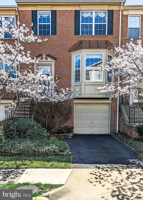 7735 Rachael Whitney Ln, Alexandria, VA 22315