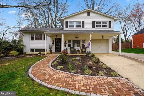 8902 Battery Rd, Alexandria, VA 22308