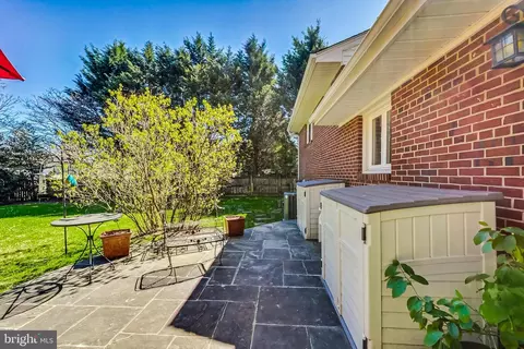 Exterior - 1411 Audmar Dr, Mclean, VA 22101 photo 8 of 12
