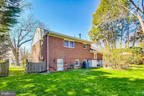 Exterior - 1411 Audmar Dr, Mclean, VA 22101 photo 5 of 12