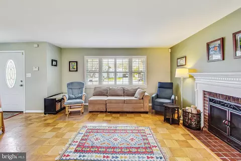 Living - 1411 Audmar Dr, Mclean, VA 22101 photo 2 of 4