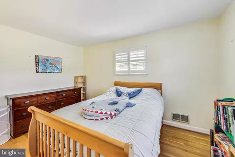 Bedroom - 1411 Audmar Dr, Mclean, VA 22101 photo 5 of 9