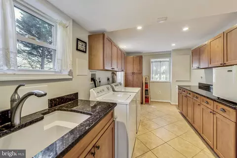 Kitchen - 1411 Audmar Dr, Mclean, VA 22101 photo 6 of 7