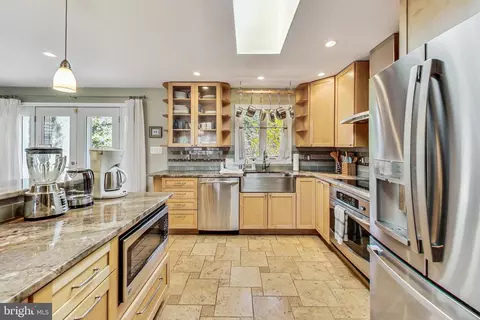 Kitchen - 1411 Audmar Dr, Mclean, VA 22101 photo 5 of 7