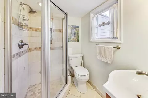 Bath - 1411 Audmar Dr, Mclean, VA 22101 photo 2 of 3