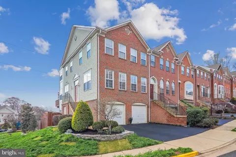 5615 Governors Pond Cir, Alexandria, VA 22310