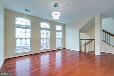 6071 B Wicker Ln #142, Centreville, VA 20121