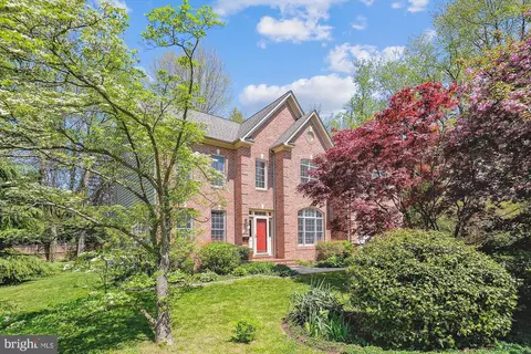 3318 A Wilkins Dr, Falls Church, VA 22041