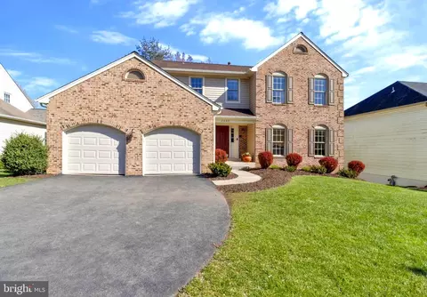 2055 Woodford Rd, Vienna, VA 22182