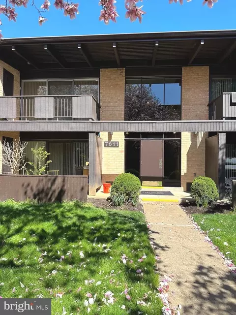 7811 Enola St #209, Mclean, VA 22102