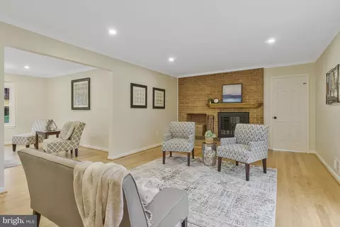 Living - 6017 Commack Ct, Springfield, VA 22152 photo 6 of 13