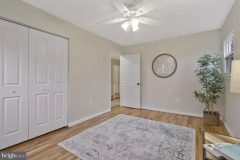 Bedroom - 6017 Commack Ct, Springfield, VA 22152 photo 6 of 8