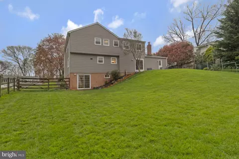 Exterior - 6017 Commack Ct, Springfield, VA 22152 photo 8 of 10