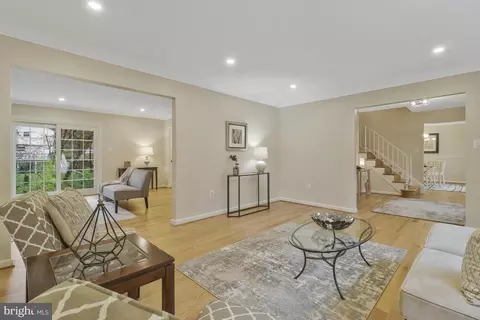 Living - 6017 Commack Ct, Springfield, VA 22152 photo 3 of 13