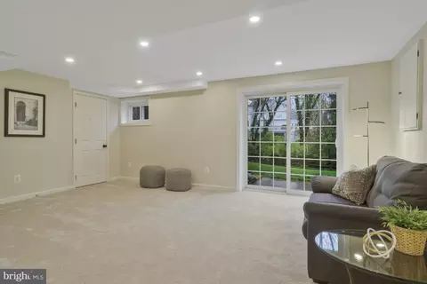 Living - 6017 Commack Ct, Springfield, VA 22152 photo 13 of 13