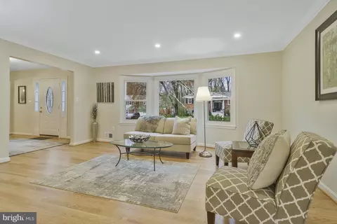Living - 6017 Commack Ct, Springfield, VA 22152 photo 2 of 13