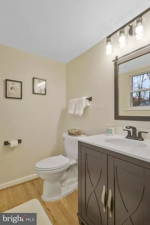 Bath - 6017 Commack Ct, Springfield, VA 22152 photo 2 of 6