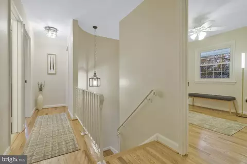 Entry Way - 6017 Commack Ct, Springfield, VA 22152 photo 4 of 5