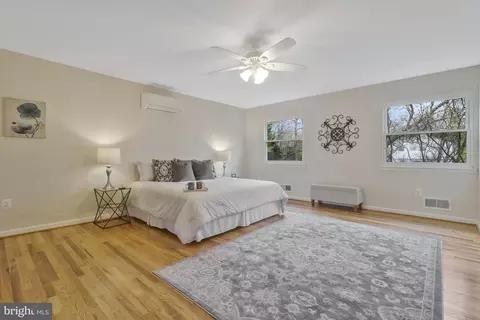 Bedroom - 6017 Commack Ct, Springfield, VA 22152 photo 1 of 8