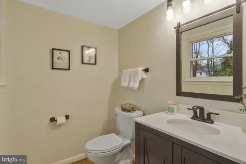 Bath - 6017 Commack Ct, Springfield, VA 22152 photo 1 of 6