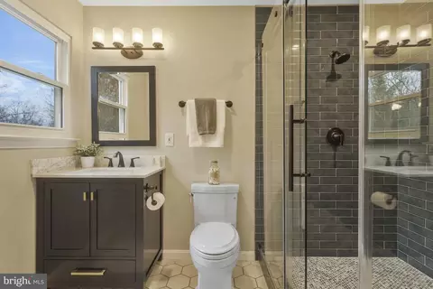 Bath - 6017 Commack Ct, Springfield, VA 22152 photo 3 of 6