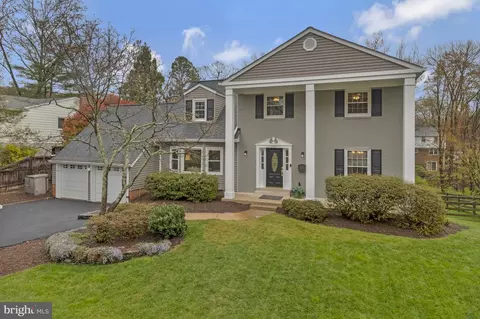 6017 Commack Ct, Springfield, VA 22152