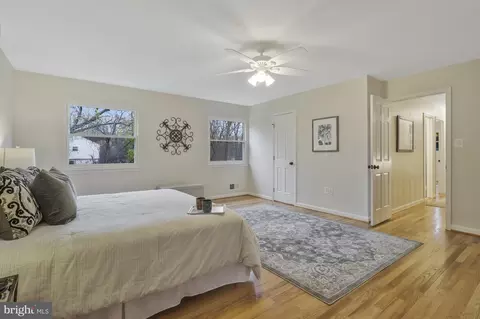 Bedroom - 6017 Commack Ct, Springfield, VA 22152 photo 2 of 8