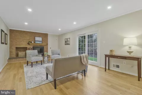 Living - 6017 Commack Ct, Springfield, VA 22152 photo 5 of 13