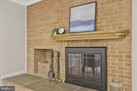 Living - 6017 Commack Ct, Springfield, VA 22152 photo 8 of 13