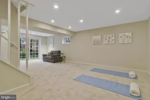 Living - 6017 Commack Ct, Springfield, VA 22152 photo 10 of 13