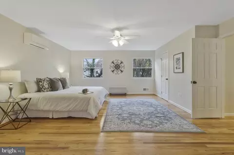 Bedroom - 6017 Commack Ct, Springfield, VA 22152 photo 3 of 8
