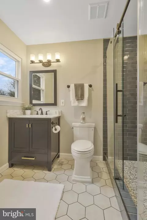 Bath - 6017 Commack Ct, Springfield, VA 22152 photo 4 of 6