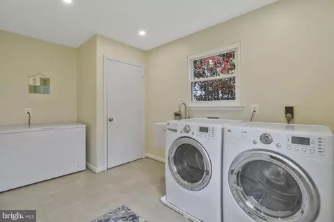 Other - 6017 Commack Ct, Springfield, VA 22152 photo 1 of 5