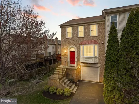 4234 Sleepy Lake Dr, Fairfax, VA 22033