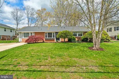15008 Carlbern Dr, Centreville, VA 20120