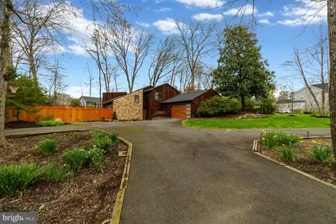 3200 Barkley Dr, Fairfax, VA 22031