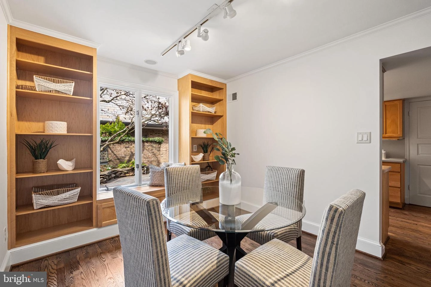 Dining - 704 Belgrove Rd, Mclean, VA 22101 photo 4 of 6