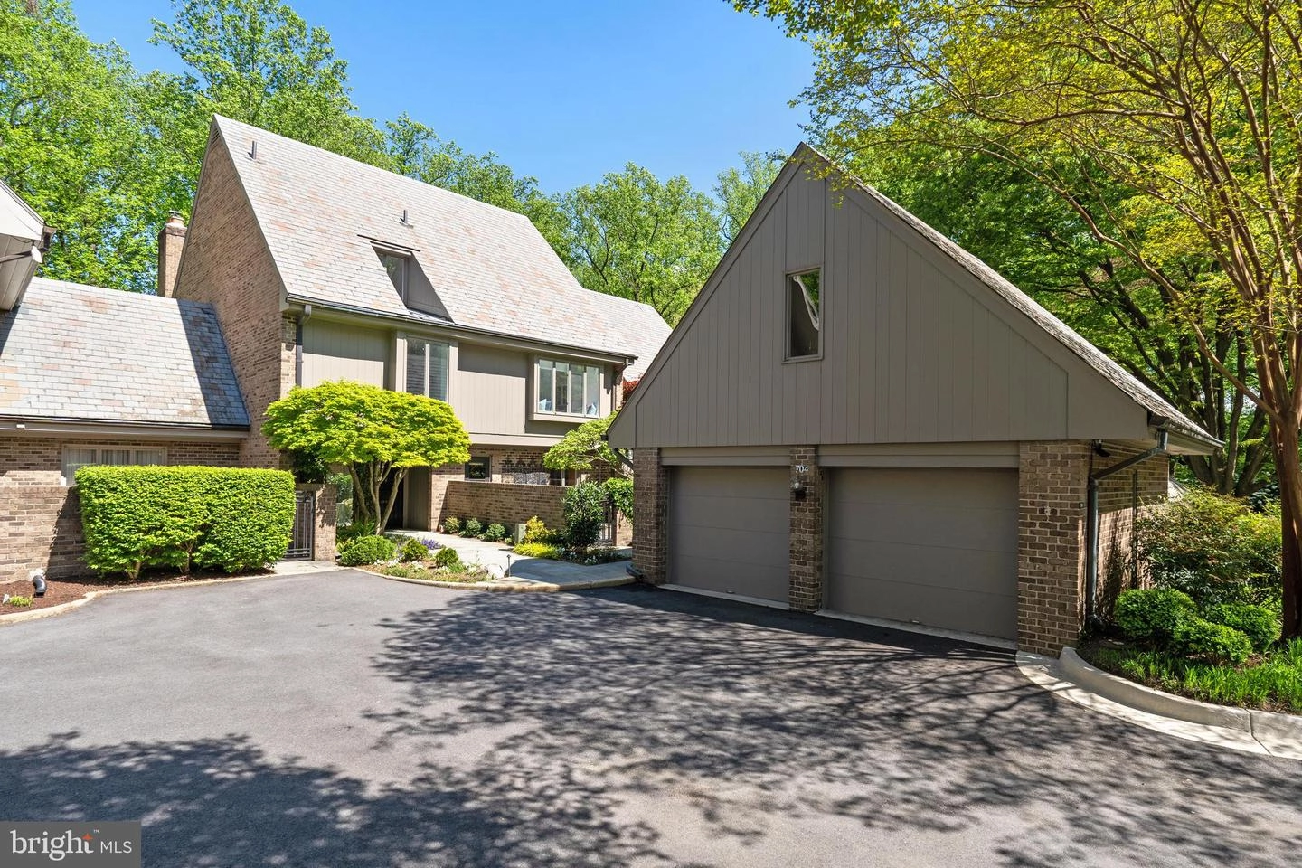 Exterior - 704 Belgrove Rd, Mclean, VA 22101 photo 1 of 7