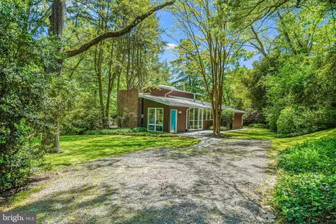 2009 Marthas Rd, Alexandria, VA 22307