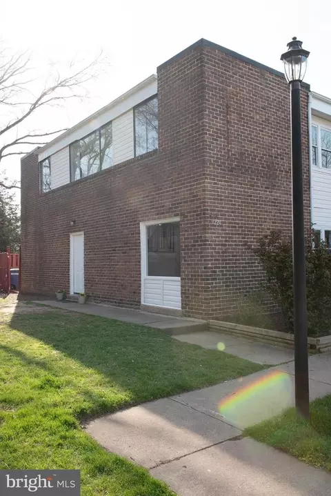 1224 Magnolia Ln, Herndon, VA 20170