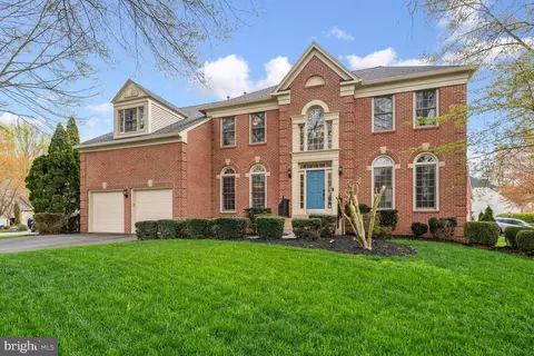 8000 Hollington Pl, Fairfax Station, VA 22039