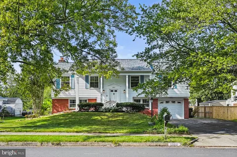 12810 Point Pleasant Dr, Fairfax, VA 22033